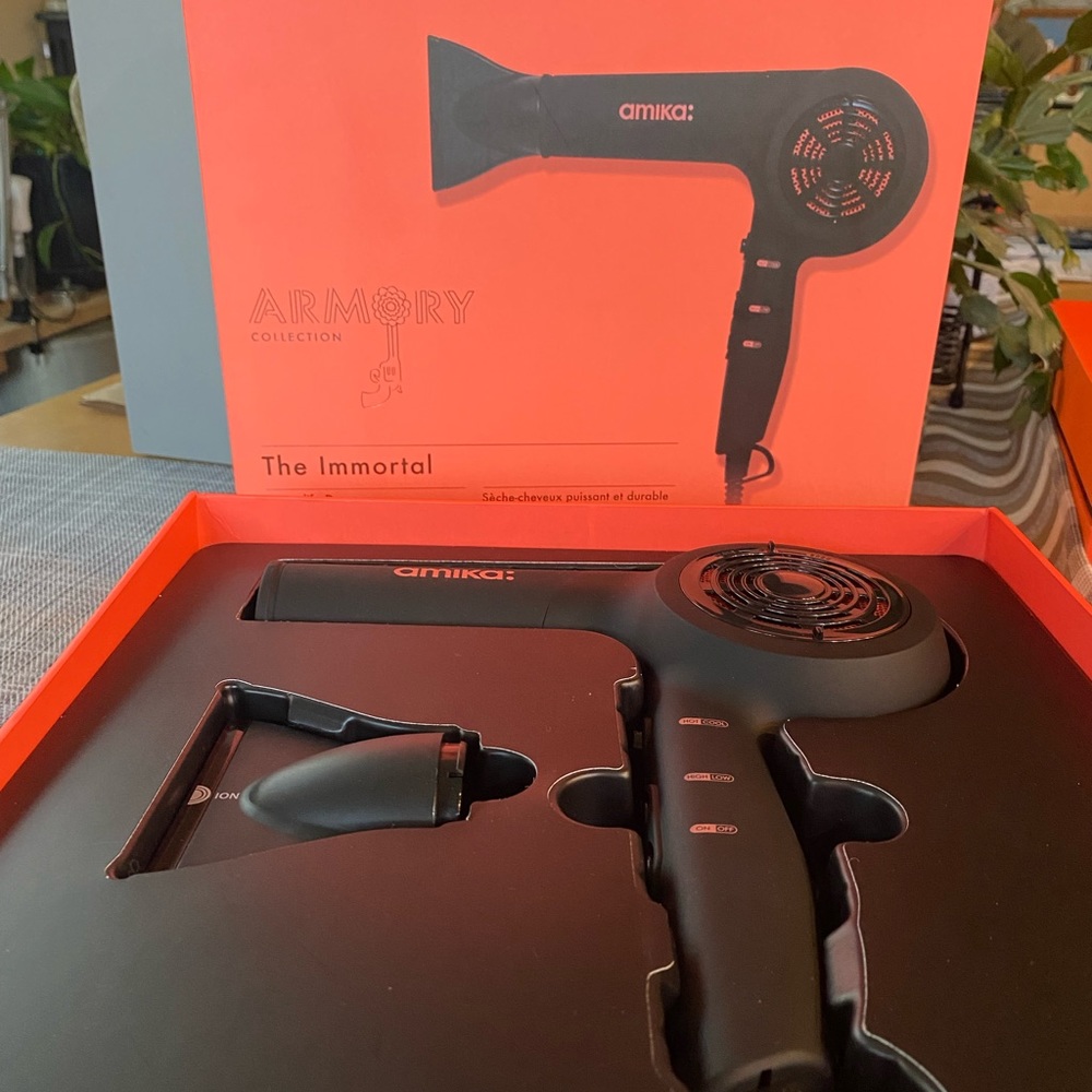 Amika The Immortal Professional Blowdryer